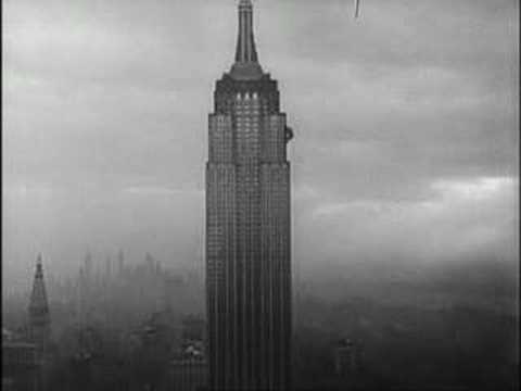 Kong climbs The Empire State Building ( King Kong 1933 )