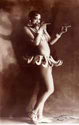 Josephine Baker in Banana Skirt from the Folies Bergère production "Un Vent de Folie", 1927. (PD by age)