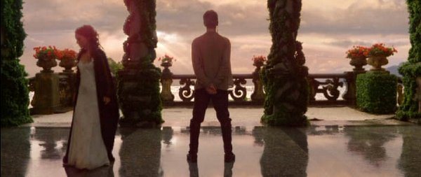Padmé finds Anakin watching the sunrise on Naboo in "Attack of the Clones"