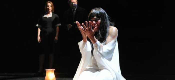 Lady Macbeth seeing imaginary blood on her hands